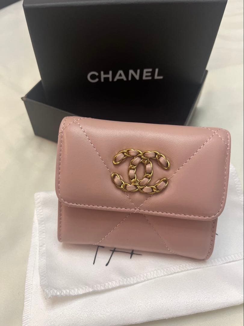 CHANEL シャネル　レザー　ミニ財布