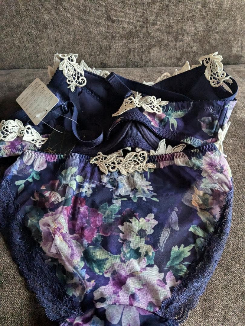 ワコール、サルート62グループブラD75サルートロゴ入り、ショーツMサイズ。