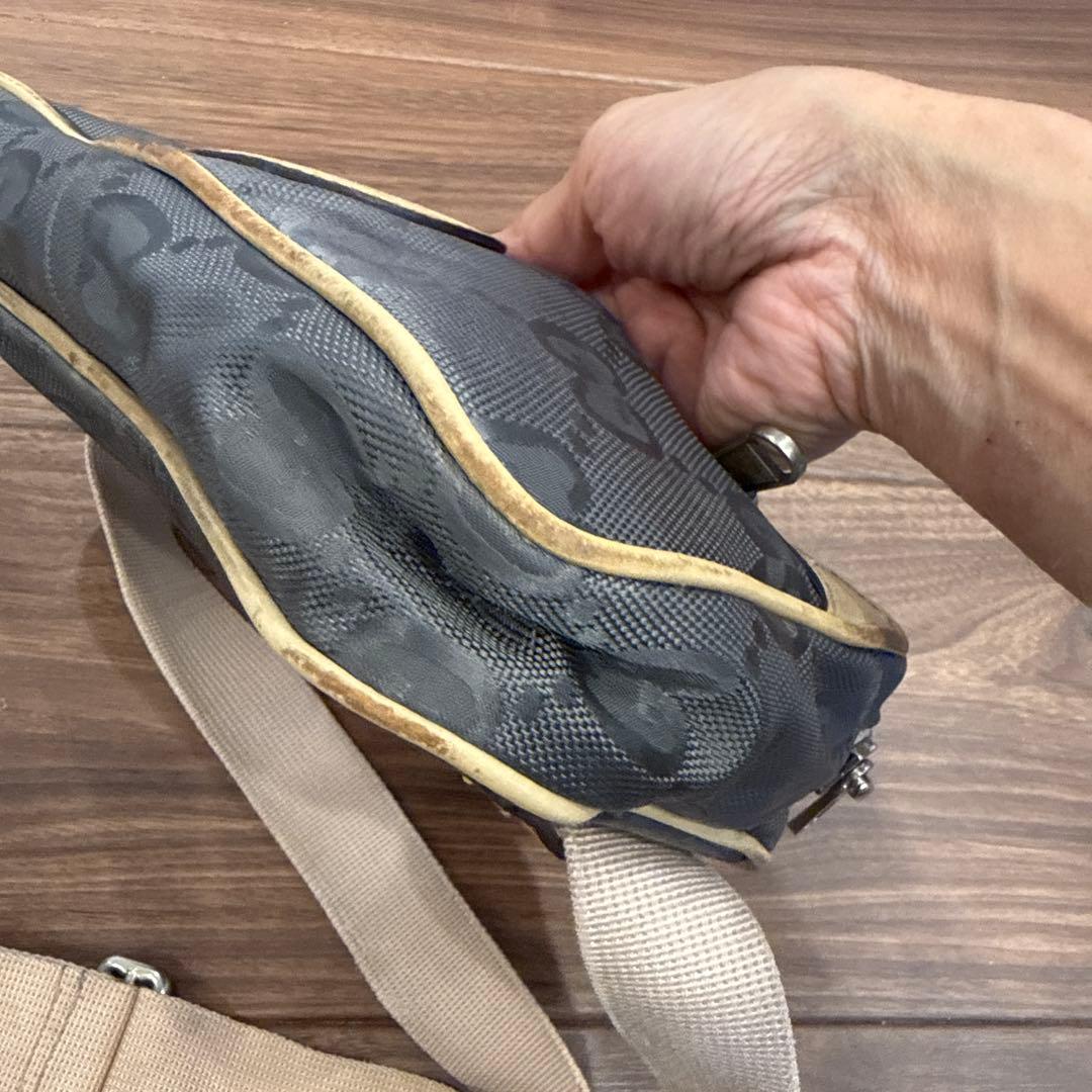 GUCCI ボディバッグ グレー