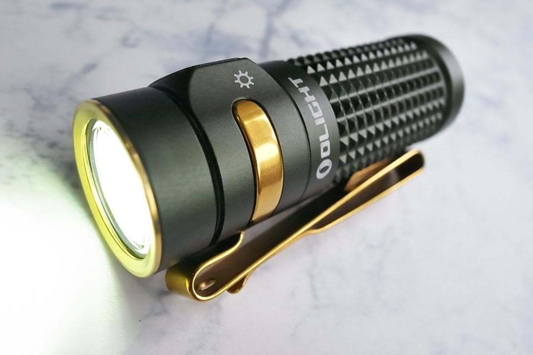 【キャンプに！充電ケース付】OLIGHT　オーライト　Baton4　1300lm