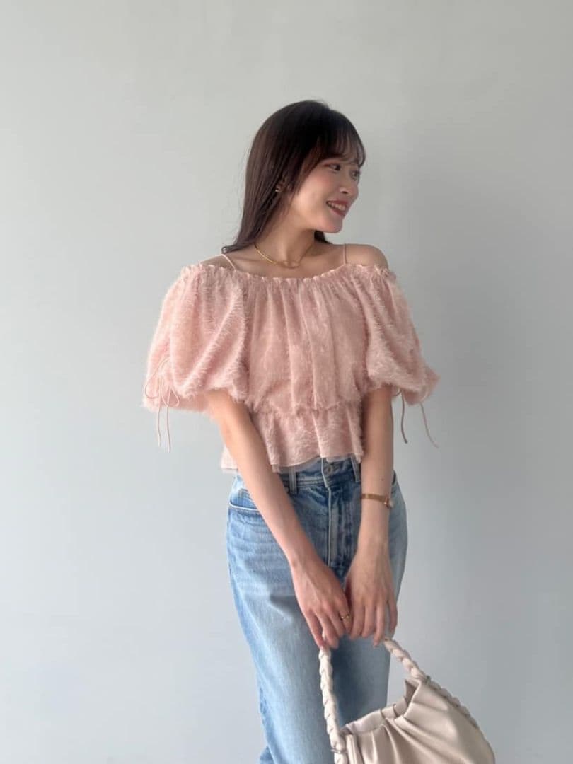 完売　新品タグ付　ココディール　オフショルフラッフィーブラウス　ピンク