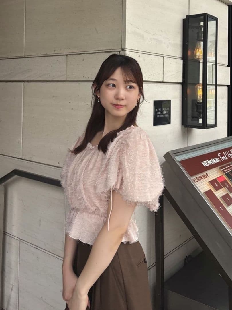 完売　新品タグ付　ココディール　オフショルフラッフィーブラウス　ピンク