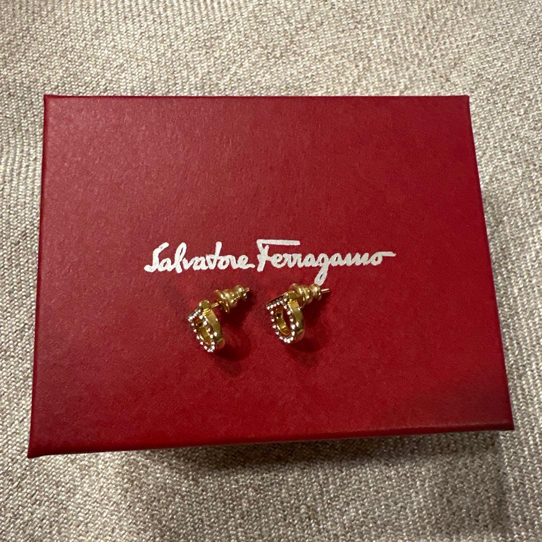 フェラガモ　ガンチーニ　ピアス　両耳