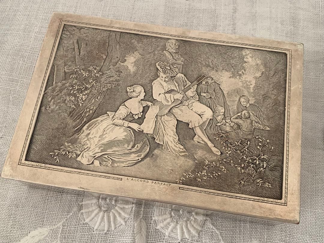 フランス　蚤の市　小物入れ　金属製　ブロカント