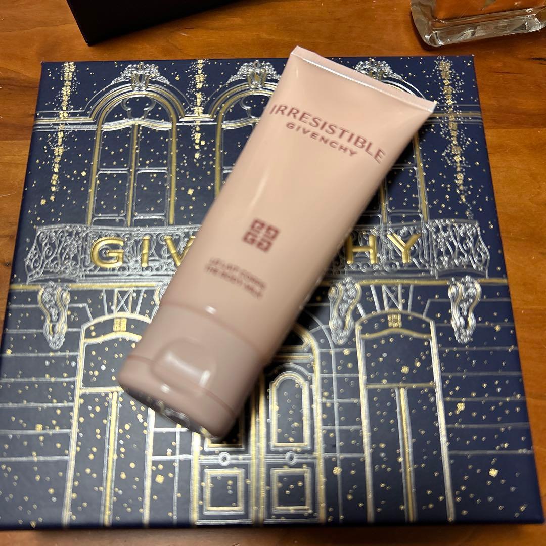 GIVENCHY IRRESISTIBLE 香水とボディミルクセット