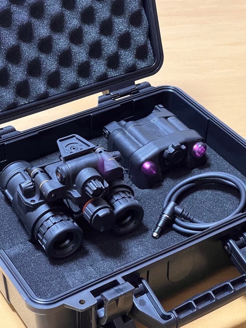 【保証付】PVS31　デジタルナイトビジョン 実動 IR 四角画面