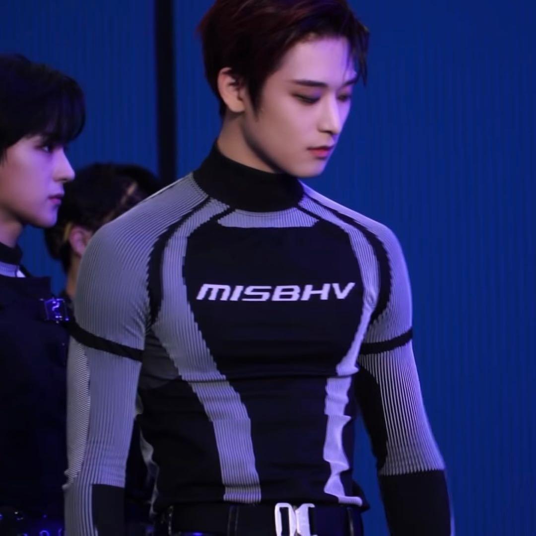 MISBHV ハイネック Tシャツ