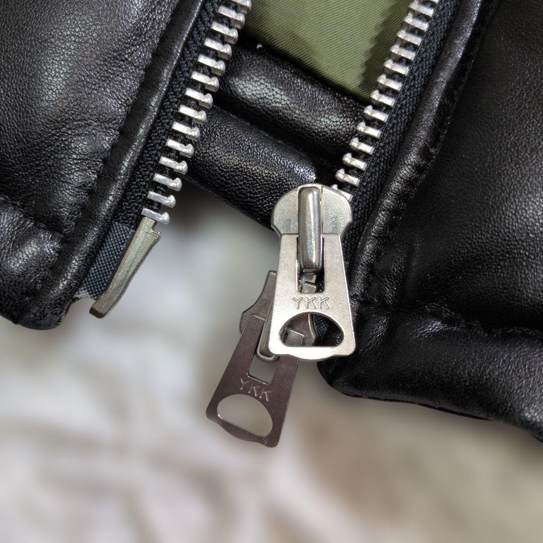 未使用級　AVIREX レザーダウン羊革　グリーンイラスト　黒　ブラック　M