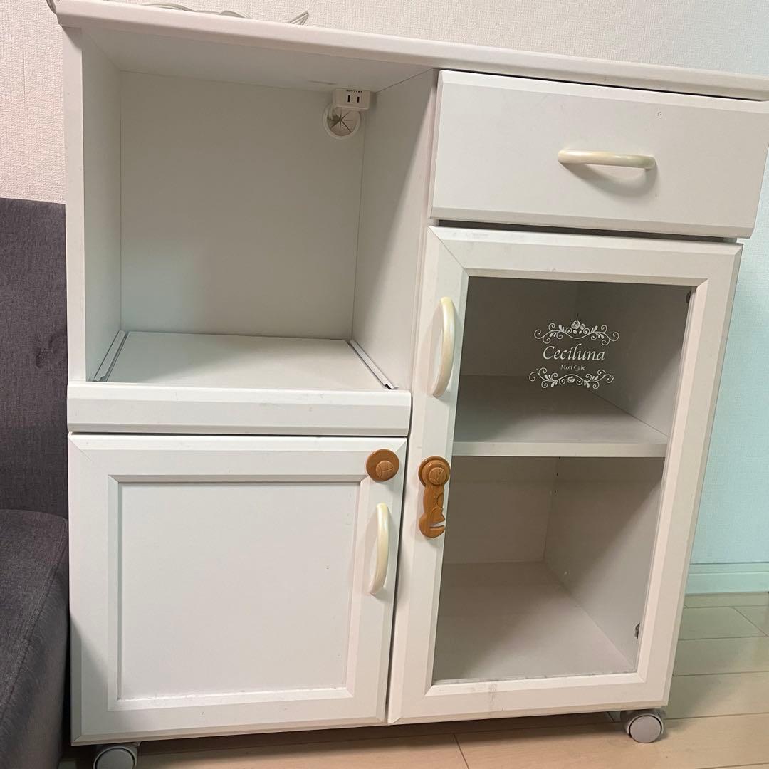 限定値下げ！食器棚　キッチンボード　食器棚　電源　白　新生活