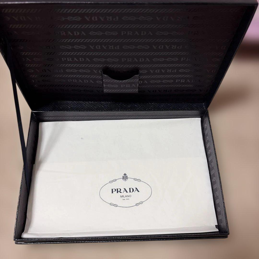 PRADA ブラックレザーポーチ