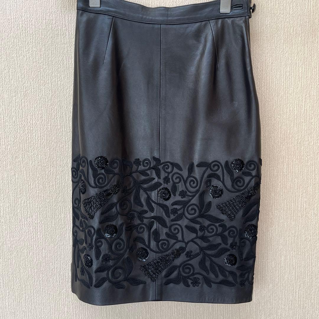 ロエベ　ブラックカーフスカート かおり