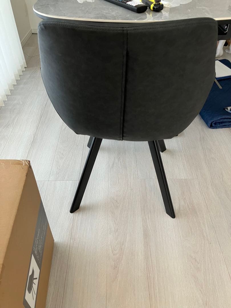 【ほぼ新品】ダイニングチェア　回転チェア　東京インテリア