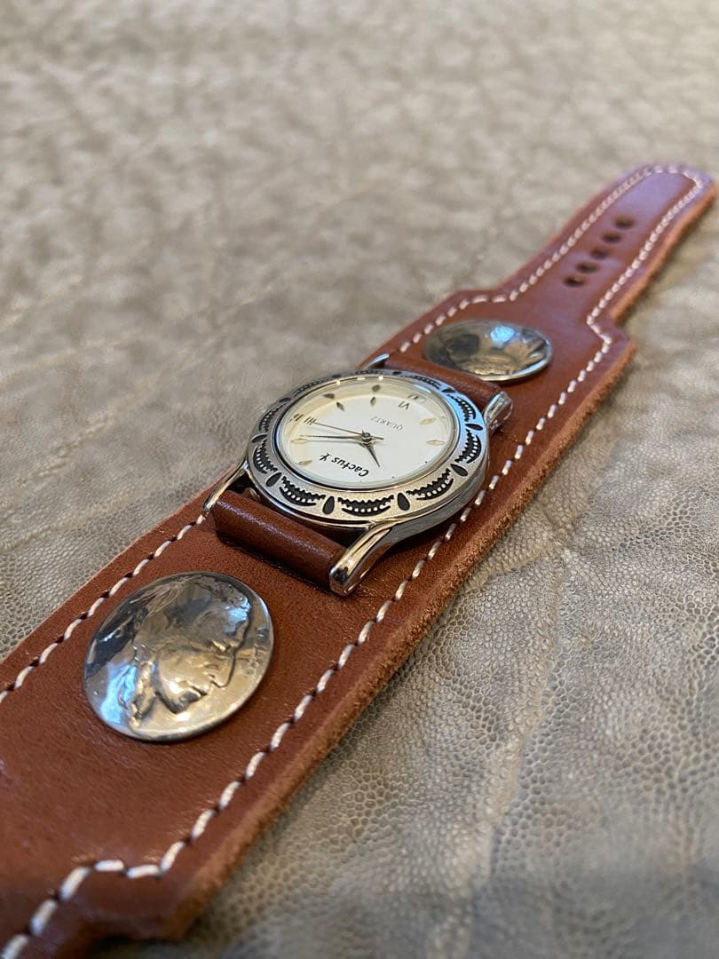 カクタスレザー　腕時計　メンズ（Mサイズ）　ブラウン　文字盤ホワイト