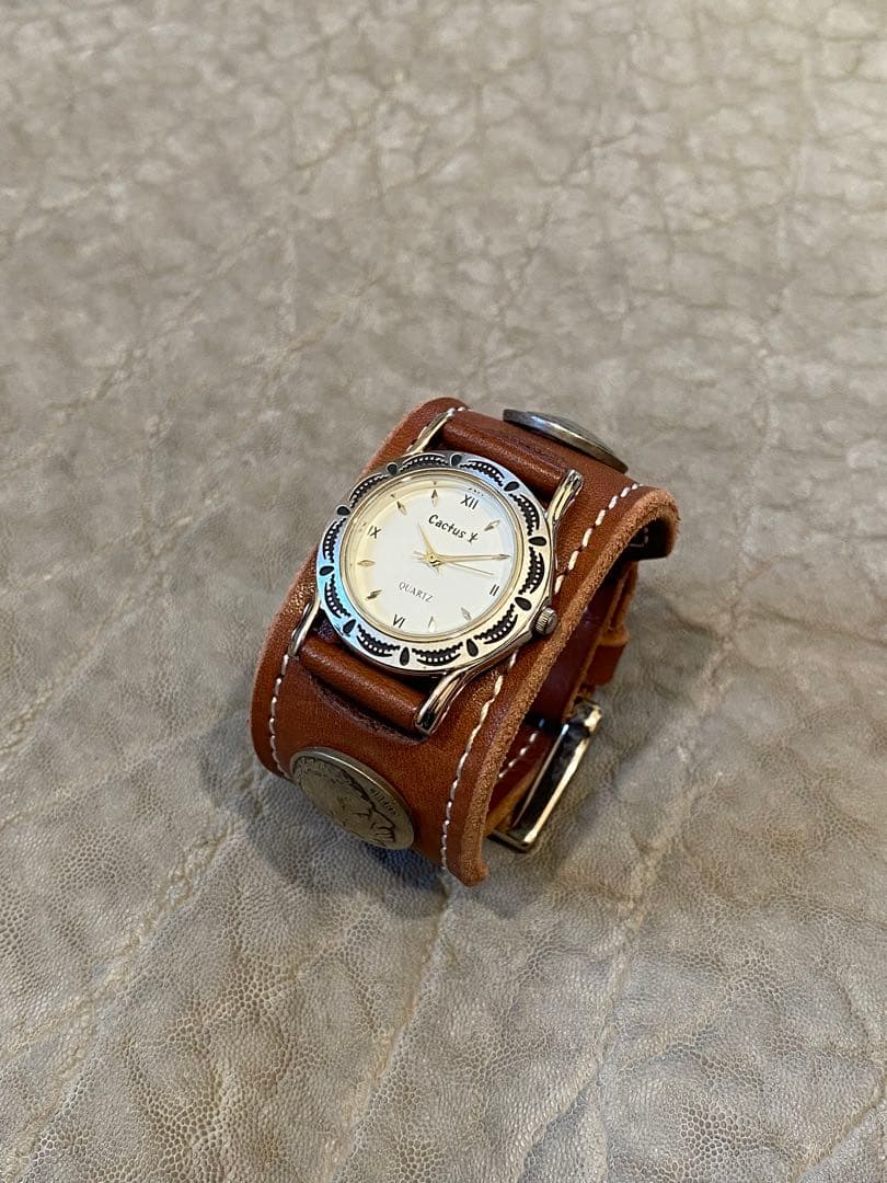 カクタスレザー　腕時計　メンズ（Mサイズ）　ブラウン　文字盤ホワイト