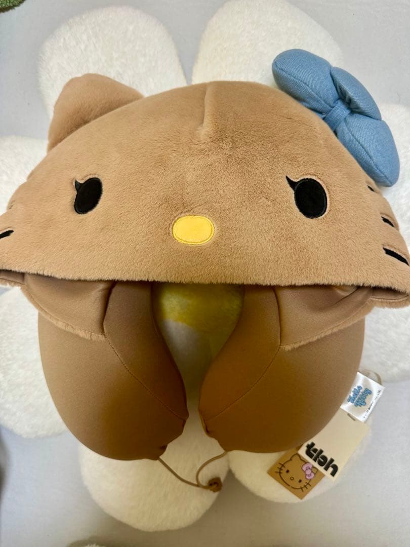 【海外限定・正規品】ハローキテイHello Kitty x TBH ネックピロー