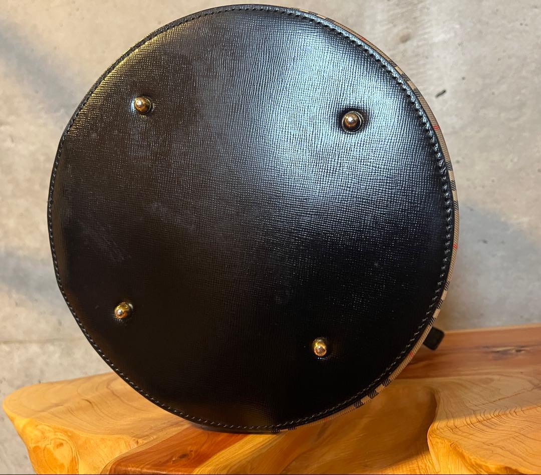 Burberry バーバリー ポーチ バニティバッグ 円柱型