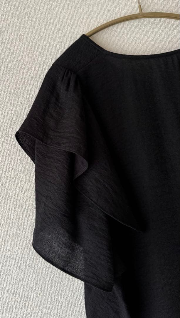 Noble★2024 黒 ファジーリネンラッフルブラウス