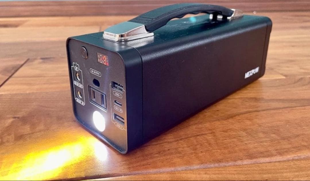 ポータブル電源 AC出力 USBポート LEDライト付き