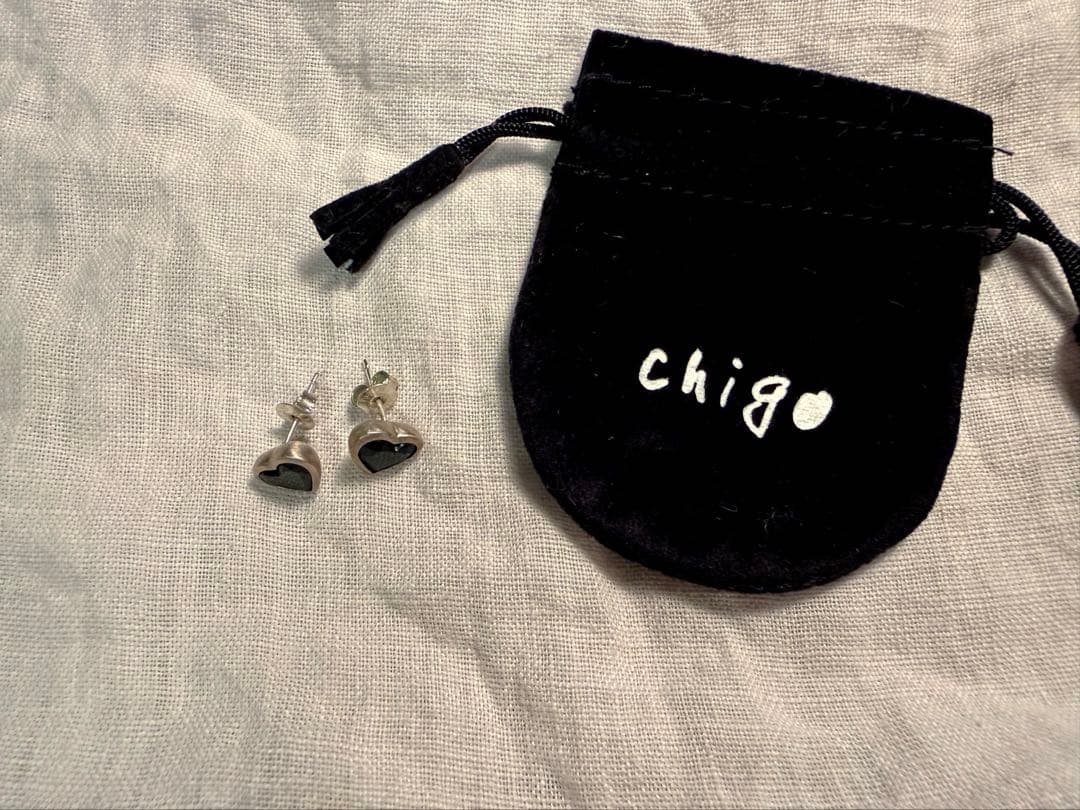 chigo×高山都さん　オニキスハートピアス　シルバー(両耳2個)