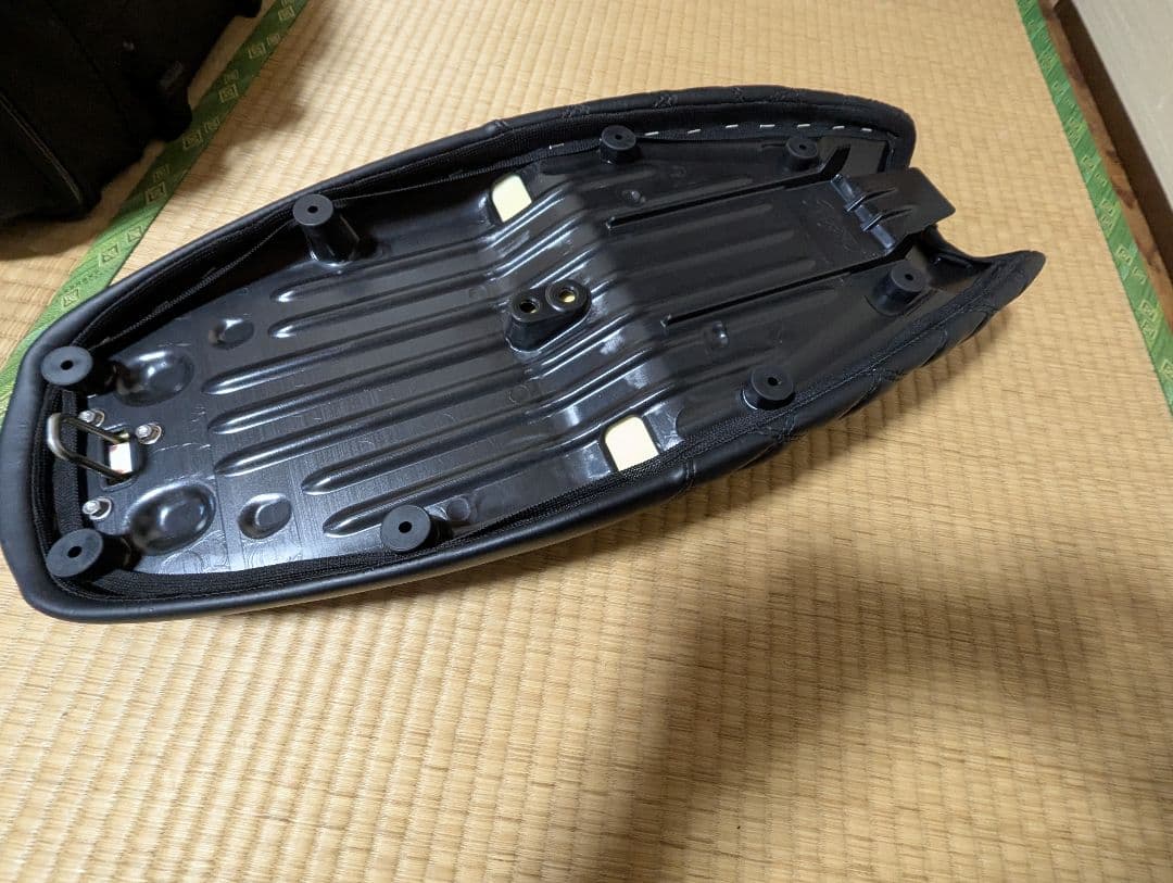 スピードツイン1200 モートン　シート