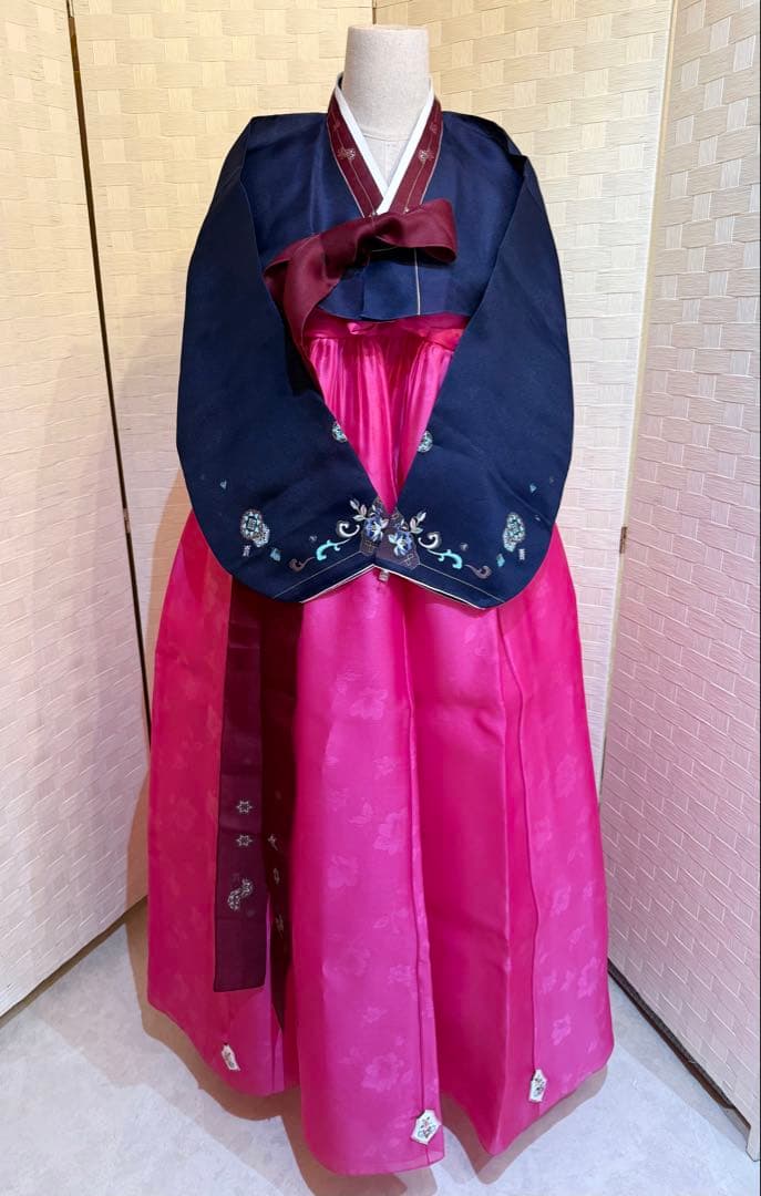 最終価格♪ 韓国の韓服　シルク　チマチョゴリ　ネイビーとピンク