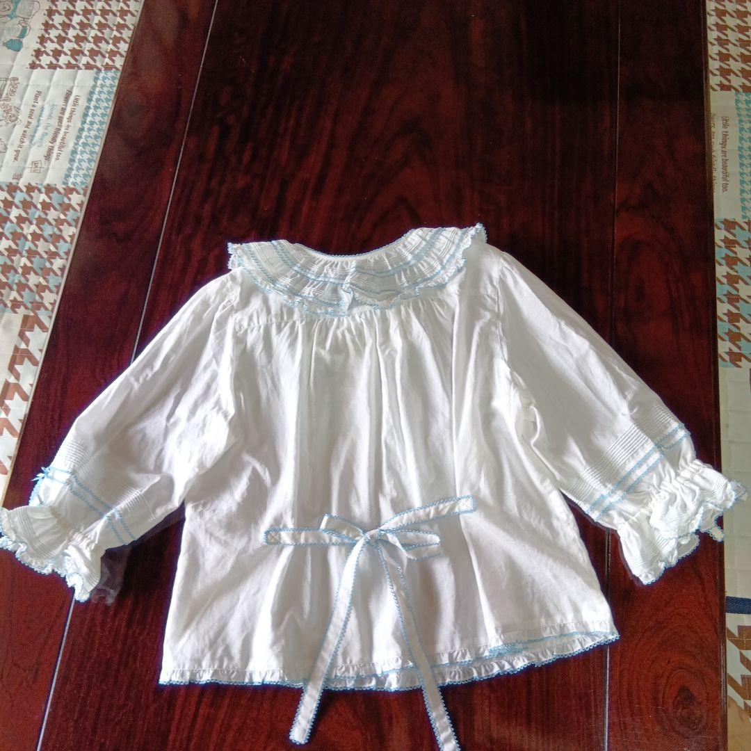 ホワイト フリルスカート 水色刺繍とブラウスのセットです❣
