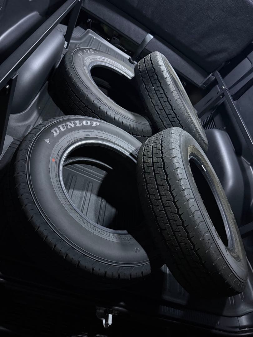 ハイエース 新車外しタイヤ