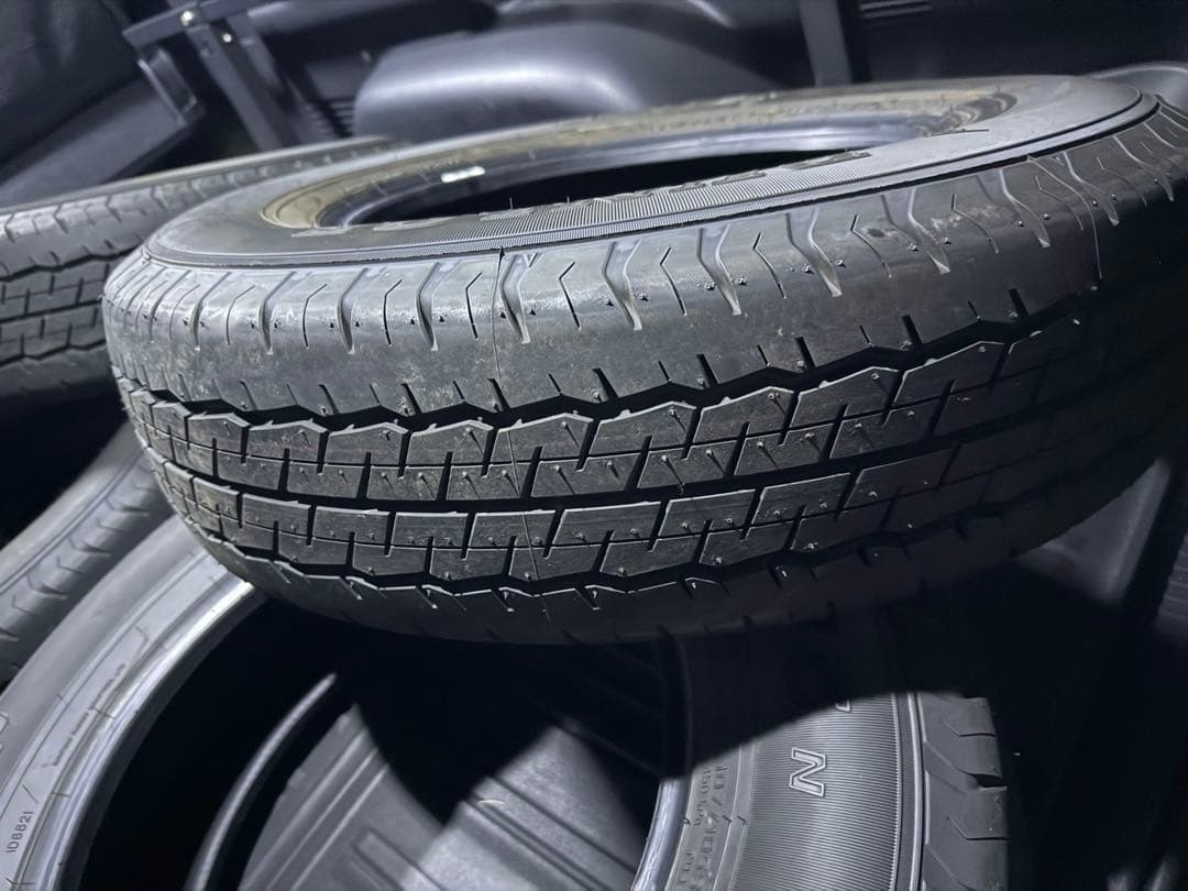 ハイエース 新車外しタイヤ