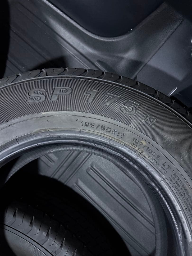 ハイエース 新車外しタイヤ