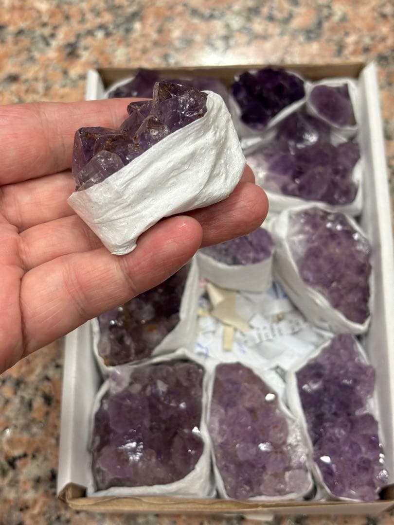 箱売り　ブラジル産アメジスト原石　大小12個約900g入　お楽しみBOX お買得