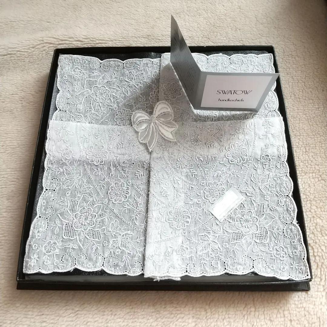 【新品】スワトウ　汕頭　刺繍ハンカチ　工芸品　美しい植物柄　透か
