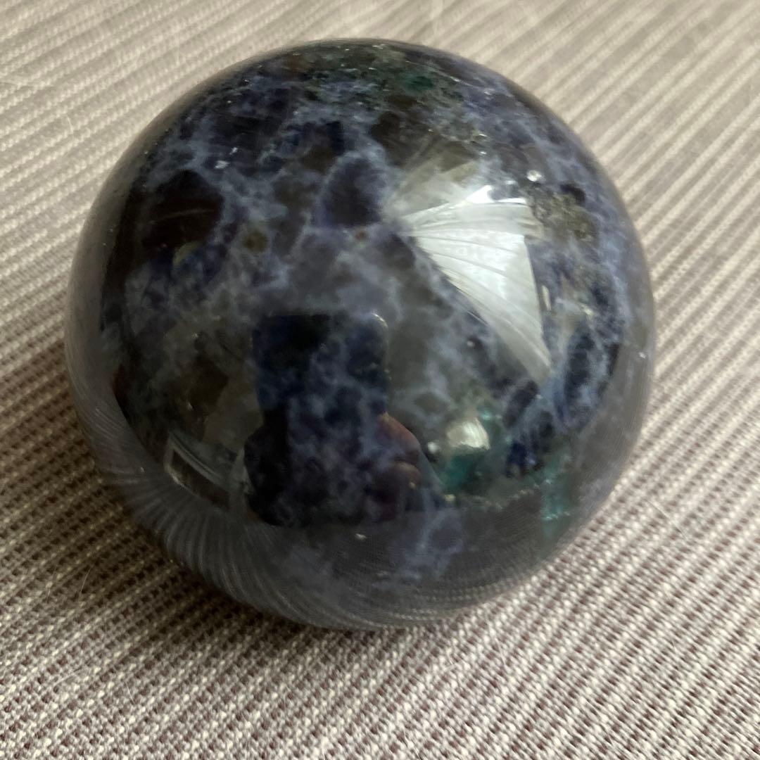 はち。さま専用アイオライトとグリーンカイヤナイトの共生　スフィア　天然石置物
