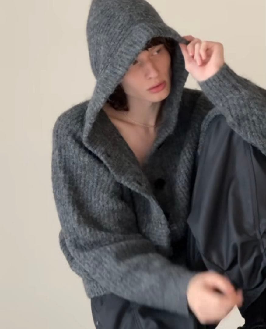 Knuth Marf フード付きグレークロップドニット