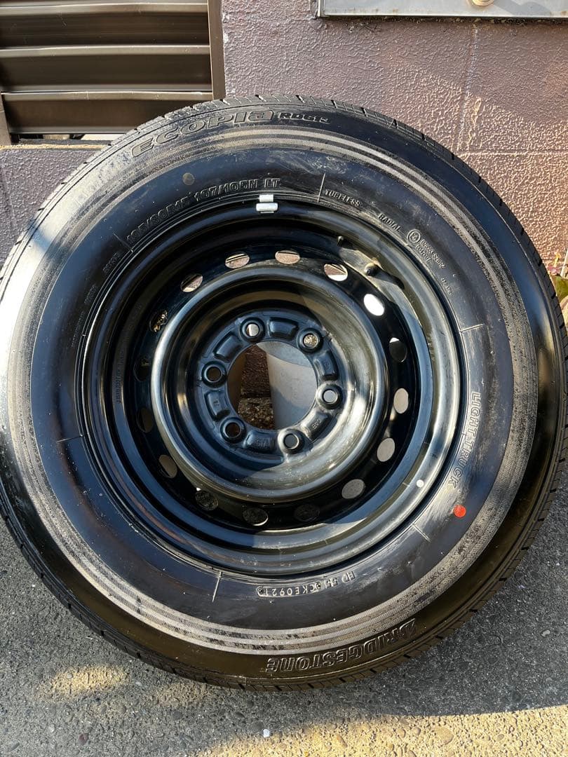 ハイエース　純正鉄ホイール　タイヤ