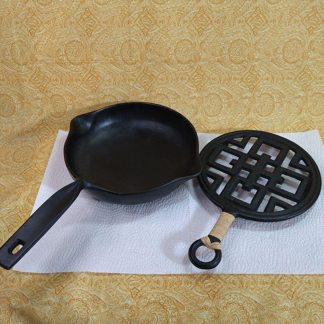 【Bamikiさま宛】鋳鉄製フライパン・鍋敷き／4個セット