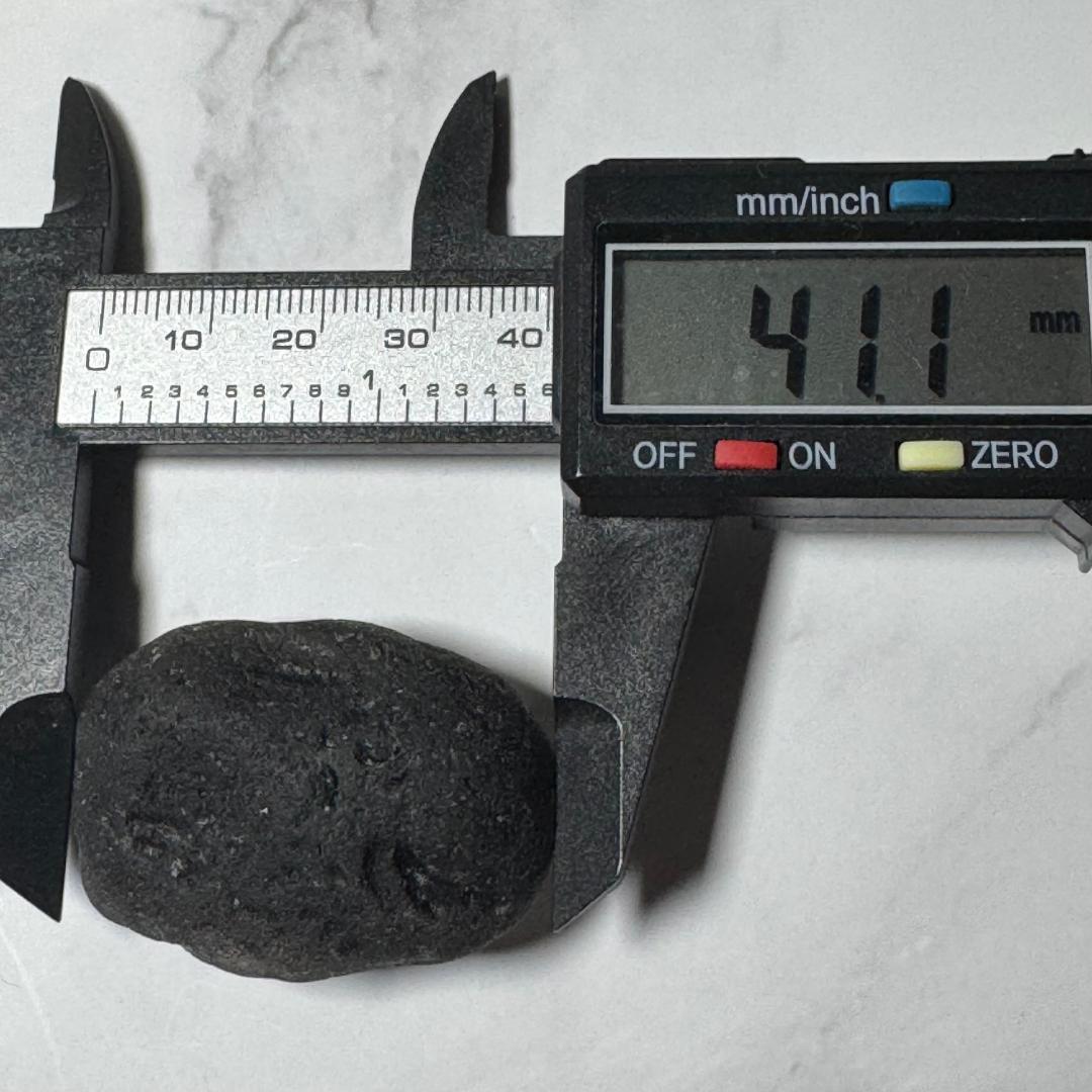 南米コロンビアの神聖な希少石◇コロンビアナイト◇原石　27.2g