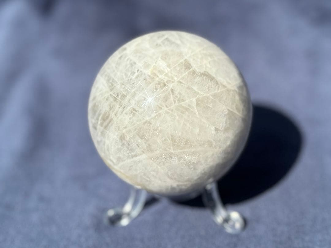 ナトロライト　ロシア産　巨大スフィア  大きさ6.3㎝