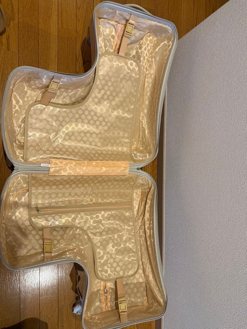 ノリッコ　キャリーケース　くすみピンク　座れるキャリーケース