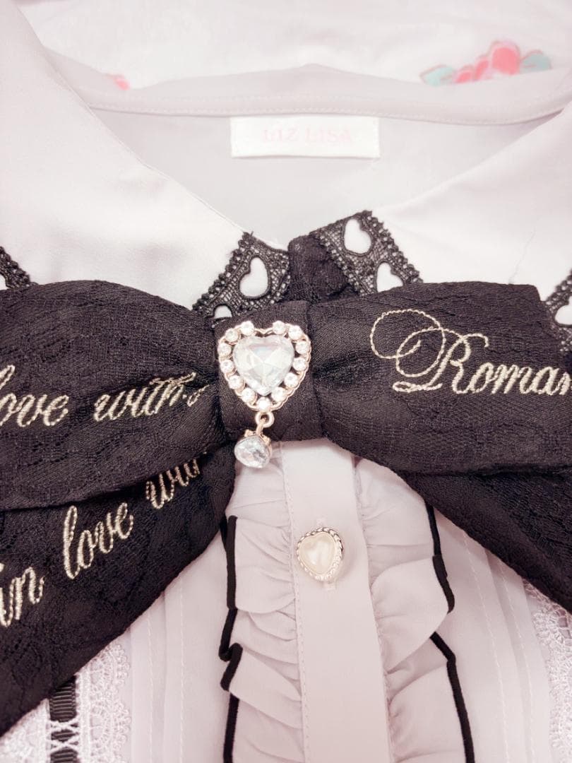 リボン付きフリル半袖ブラウス