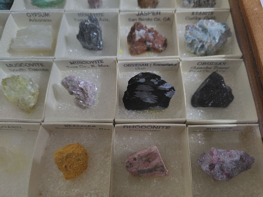 天然石 ルース 60石 木製ケース付き