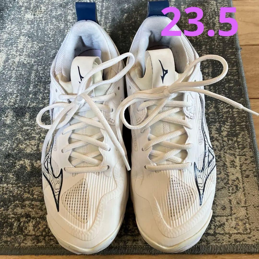 ミズノ　バレーボールシューズ　ウェーブモーメンタム3 23.5 室内履き