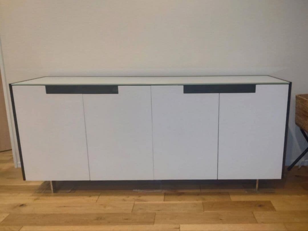 大塚家具 カルラシリーズ ガラストップサイドボード 幅180cm 定価40万弱