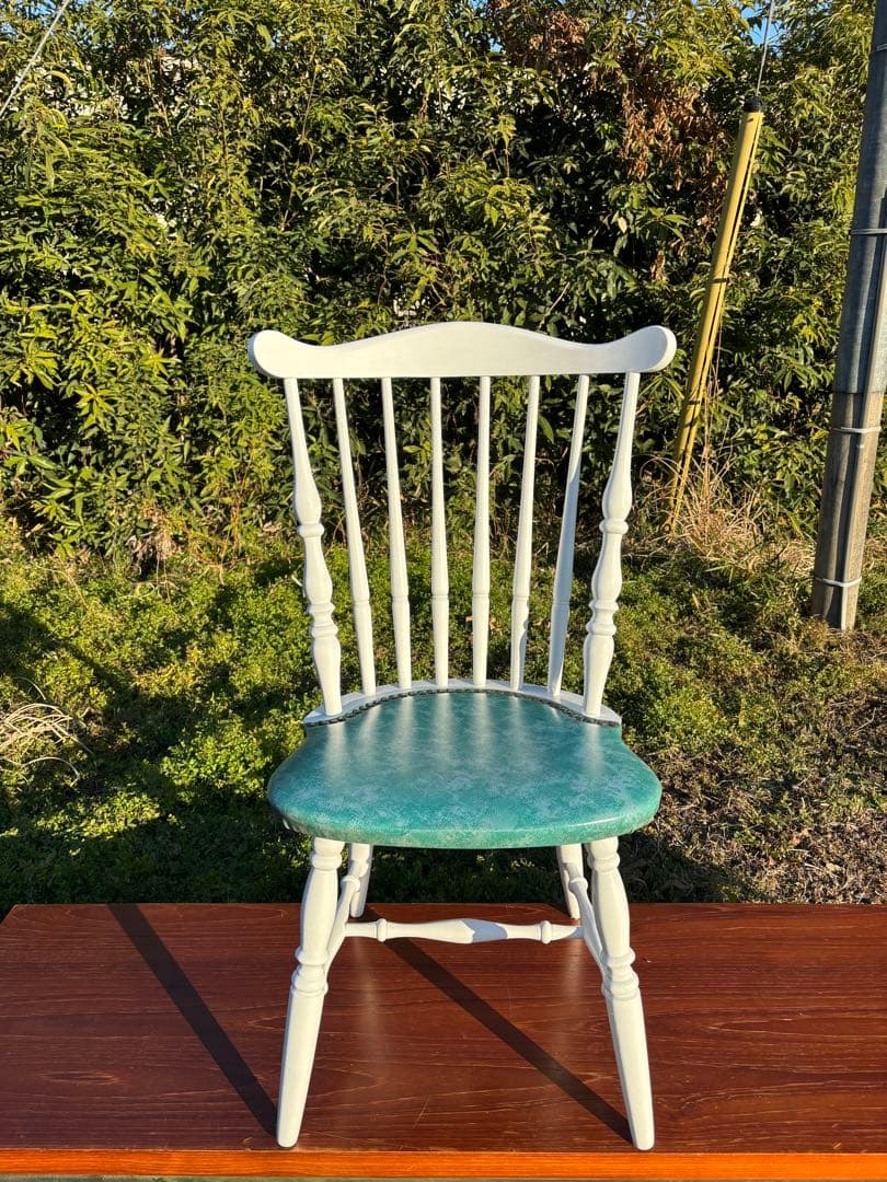 飛騨家具　WINDS太平 白いダイニングチェア② ウィンザーチェア　鋲打ち
