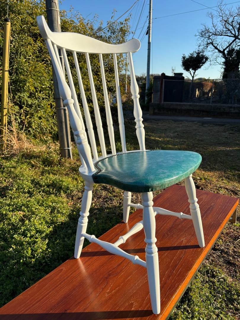 飛騨家具　WINDS太平 白いダイニングチェア② ウィンザーチェア　鋲打ち