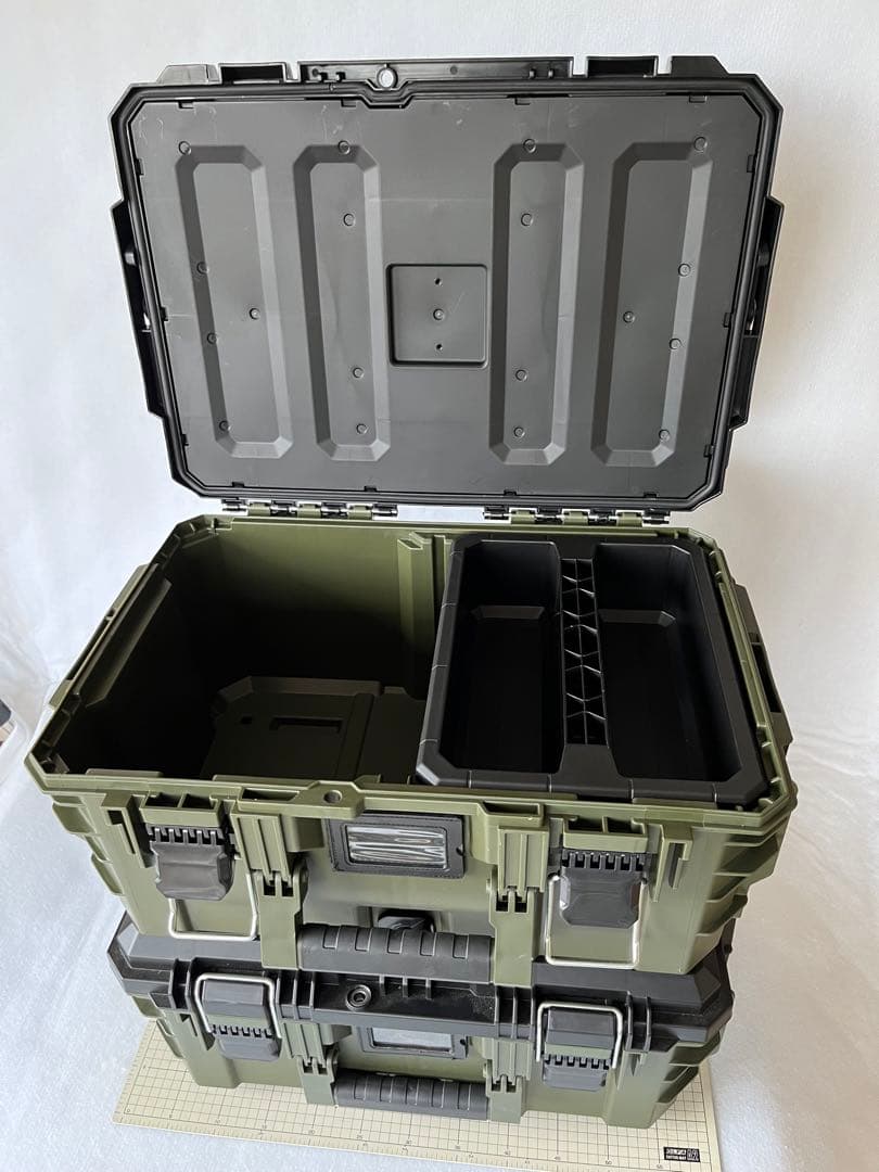 二個セット、プラスチックツールボックス、専用トレー付きで収納便利。