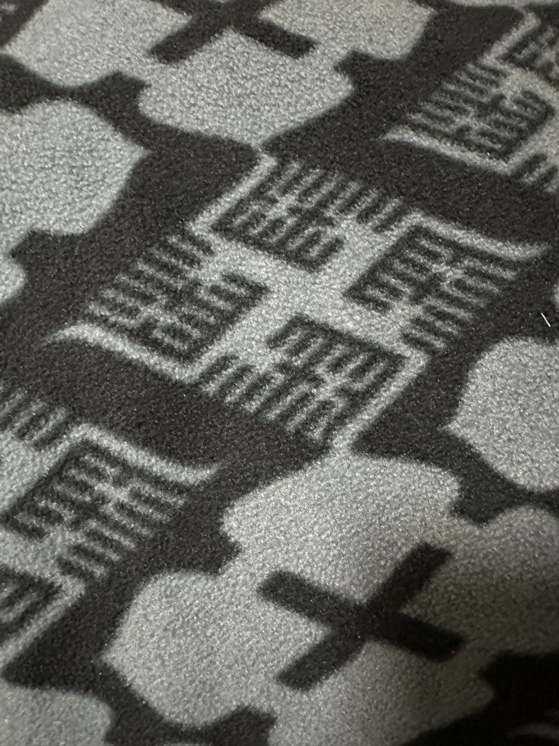 舐達麻が着ている服です。