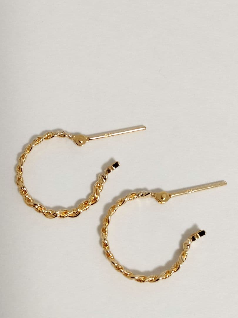 フープピアス 18k 18金 ツイスト ピアス k18 新品未使用 ①