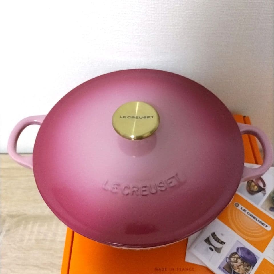 【新品】ル・クルーゼ マルミット 22cm 限定カラー ベリー　ゴールドツマミ