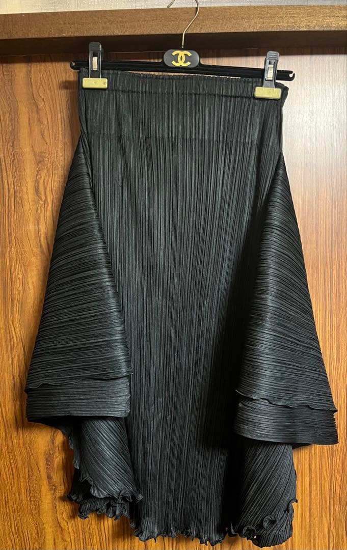 プリーツプリーズ　イッセイミヤケ　変形スカート