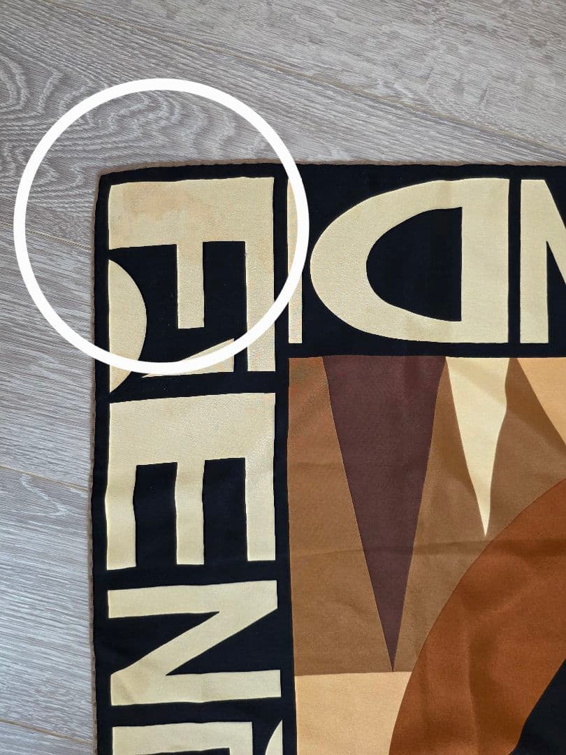 美品 FENDI ロゴ シルクスカーフ